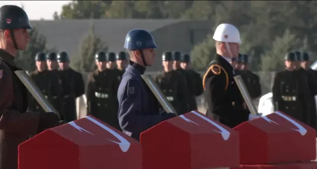 Təyyarə qəzasında şəhid olan hərbçilərlə vida mərasimi keçirilir - FOTO/VİDEO